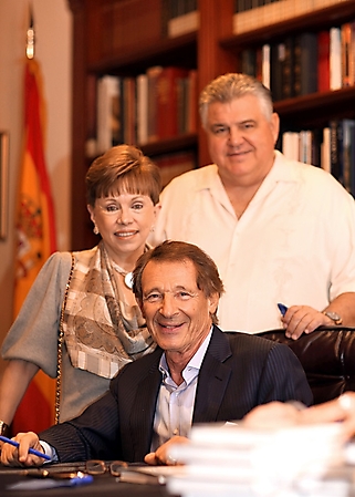 peter-thomas-book-signing-molina-phoenix-2009_14