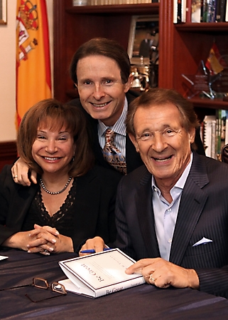 peter-thomas-book-signing-molina-phoenix-2009_21