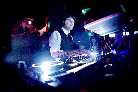 Ryan Cabrera DJs at Smashboxx 005