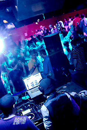 Ryan Cabrera DJs at Smashboxx 019
