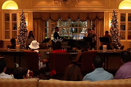 ritz-carlton-christmas-in-july-phoenix-2009_18