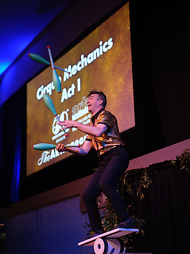 Cirque_Mechanics_Jan_Damm_07_photo_by_David_Blakeman_1776725787_69e6af1b832e8