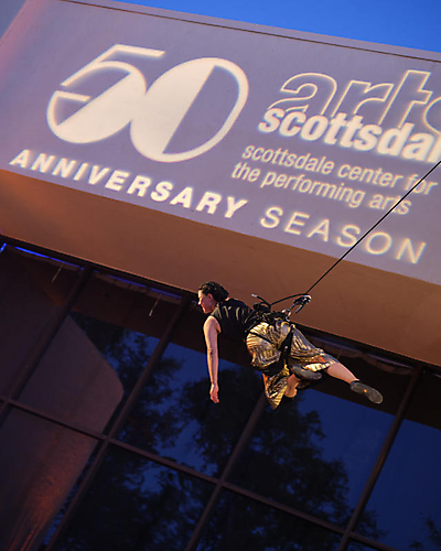 Vertical_Dance_Rose_Huey_02_photo_by_David_Blakeman_1776725827_69e6af433bfc4