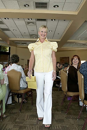 paradise-valley-womens-association-fashion-show-2009-12