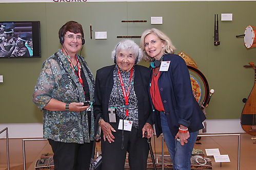 Vade_Henderson,_Grace_Phillips_and_Holly_Dolgaard-credit_Rubino_West_Photography