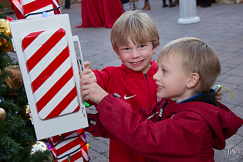 Unleashed_Holiday_Tree_Lighting_(16_of_74)