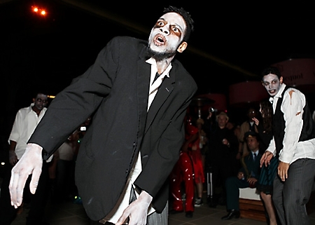 thiller-dancers-halloween-w-scottsdale-2009_12