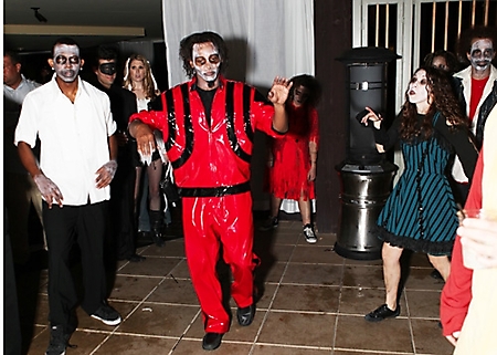 thiller-dancers-halloween-w-scottsdale-2009_25