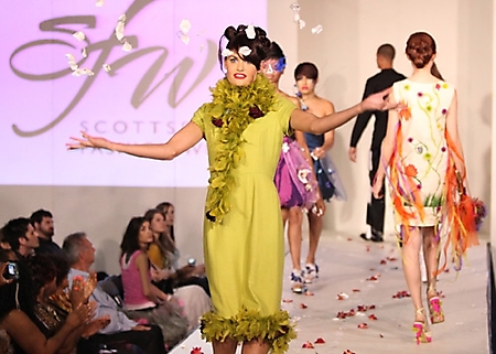wearable-art-walk-2009-scottsdale_102