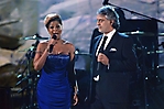 mary-j-blige-and-andrea-bocelli-grammy-awards-show-2010