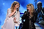 taylor-swift-and-stevie-nicks-grammy-awards-show-2010