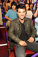 Actor Taylor Lautner attends the 2011 Teen Choice Awards.
