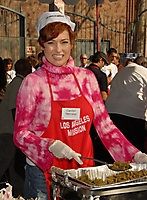 carolyn-hennesy-volunteering-christmas-2009