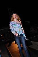 guess-fashion-show-w-scottsdale-2010_21