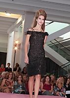 key-to-the-cure-fashion-show-saks-phoenix-2009_95