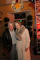 motelucia-tree-lighting-scottsdale-2009_70