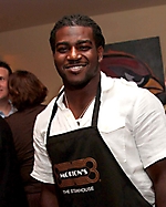 celebrity-waiter-night-mortons-scottsdale-2009_035
