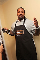 celebrity-waiter-night-mortons-scottsdale-2009_036