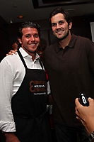 celebrity-waiter-night-mortons-scottsdale-2009_045