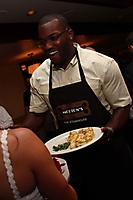 celebrity-waiter-night-mortons-scottsdale-2009_050