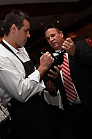 celebrity-waiter-night-mortons-scottsdale-2009_059