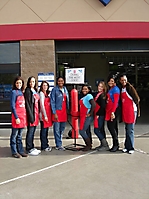 nfl-wives-help-salvation-army-sams-club-chandler-2009_02