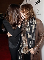 liv_and_steve_tyler_kiss