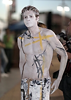 wearable-art-walk-living-sculpture-scottsdale-fashion-week-2009_07