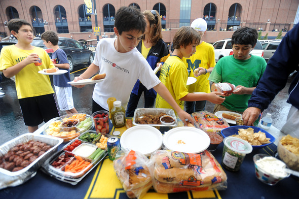 091810-AJC-tailgate-01-thumb-590x392-54483