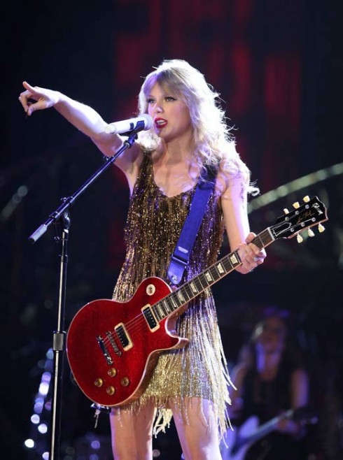 120302-ap-otrc-taylor-swift-australia-concert-1-e1332104820572