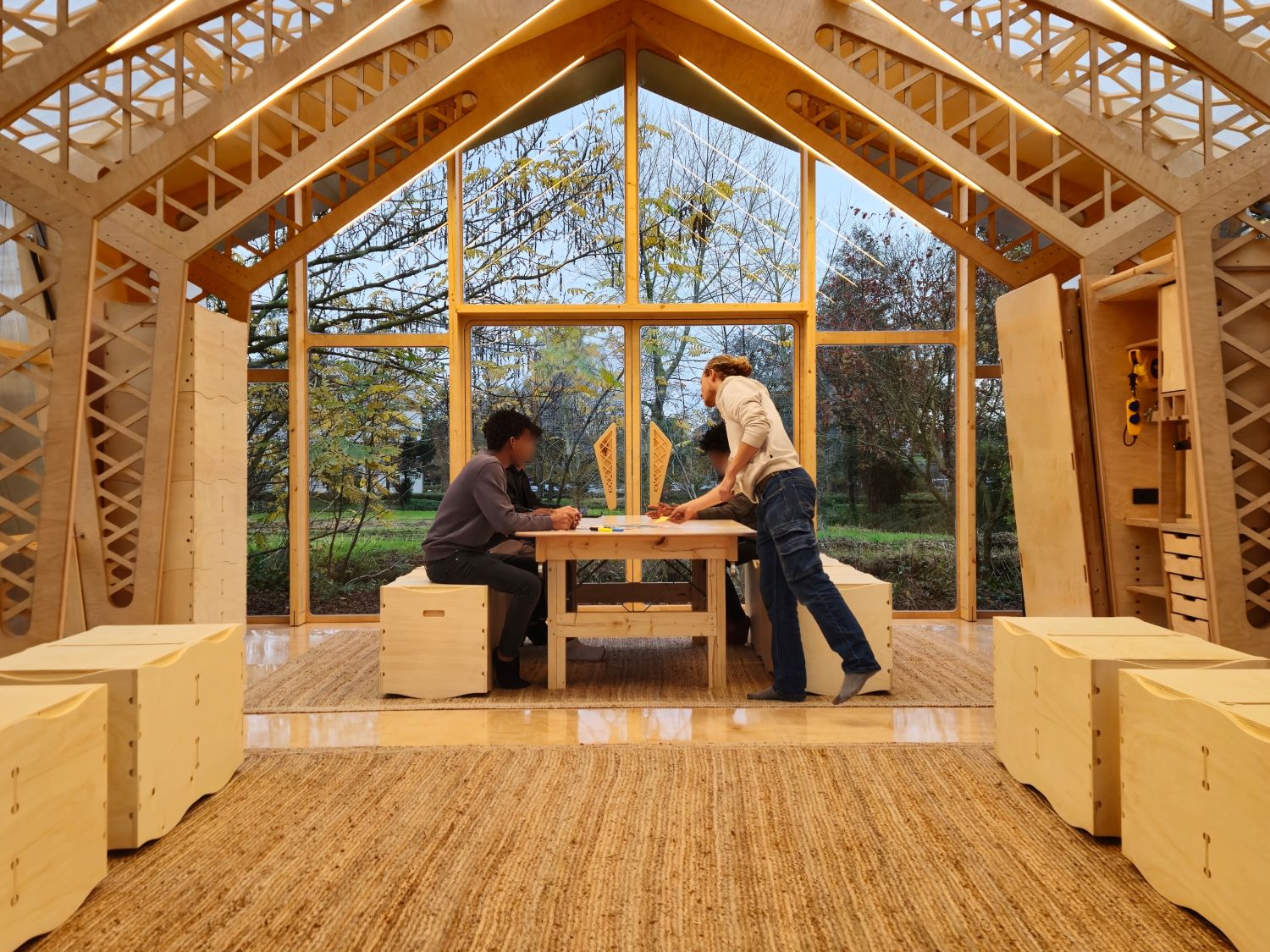 Copy of Kopie van Point Blur_Nov222024_193422.jpg