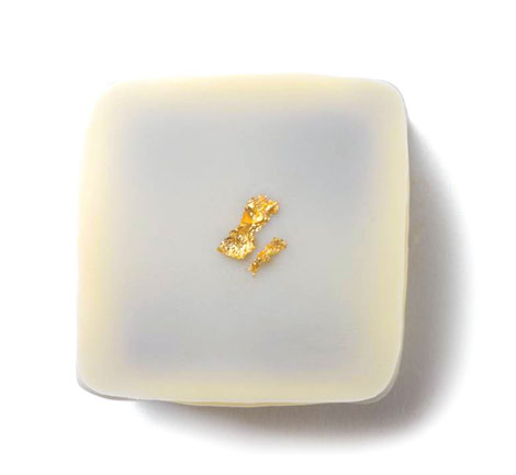 afm1112-gold-julia-baker-truffle