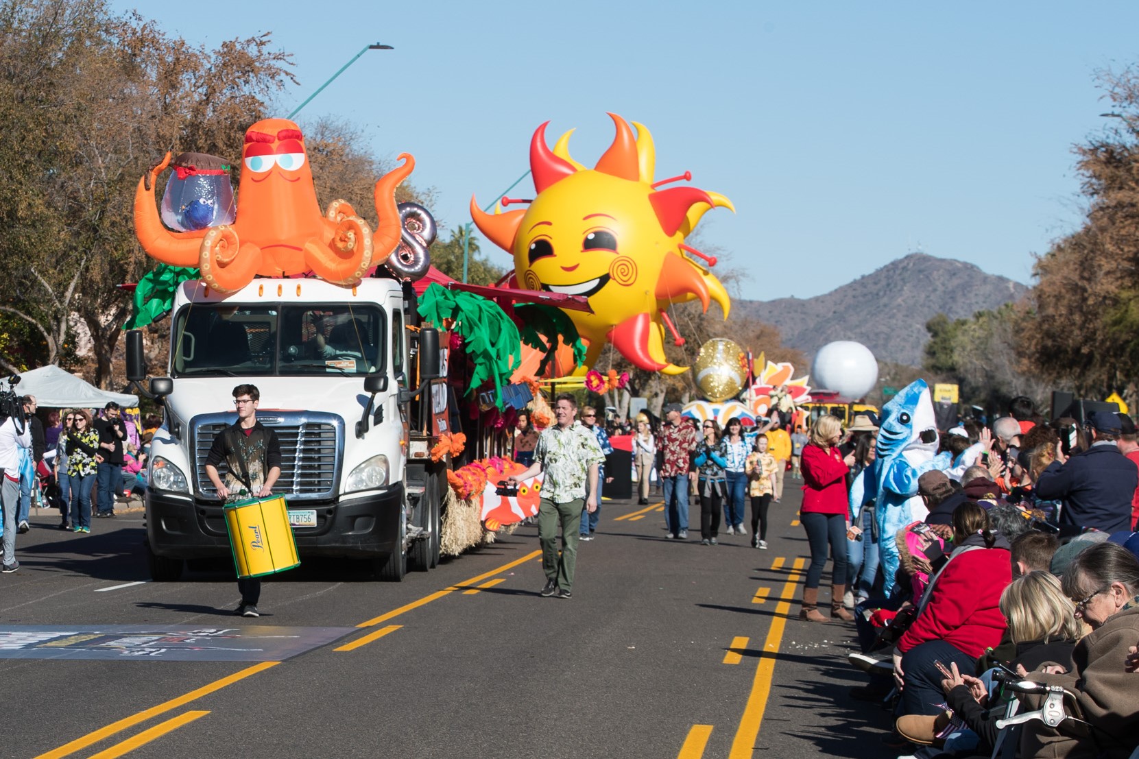 fiesta-bowl-parade-shocket