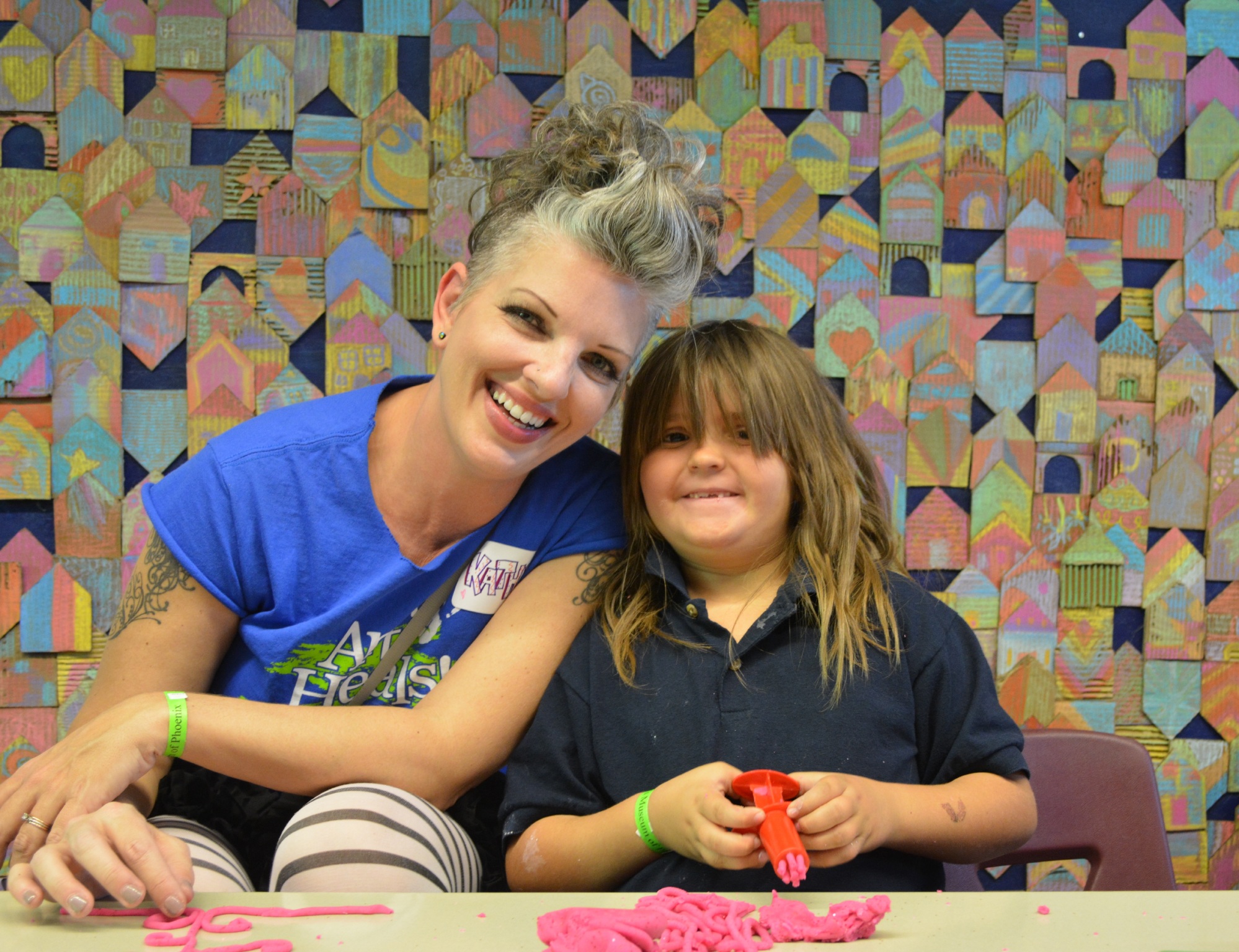 Free Arts mentor Kathy Collova making art with a young girl at a Free Arts Day 2016