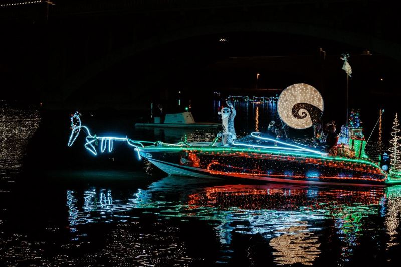 boat parade az.jpg