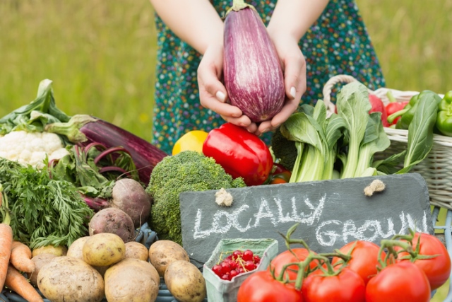 farmers_market_hands.jpg