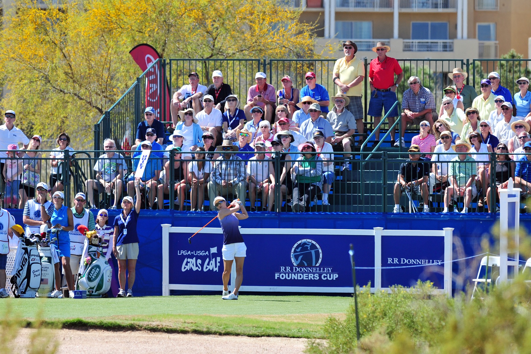 Crowd behind Tee