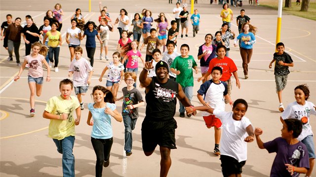 Amen running w kids color