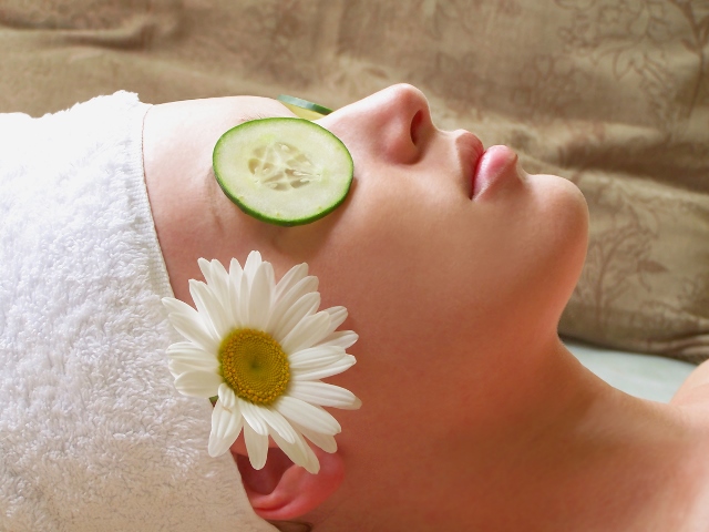 woman-relaxing-at-spa