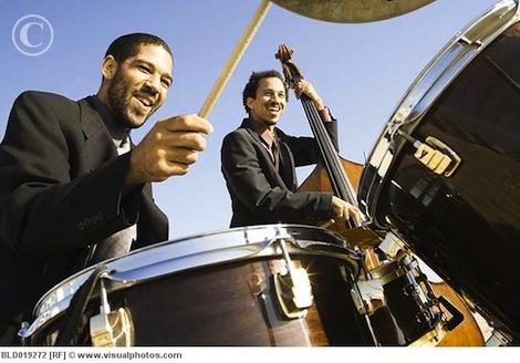 jazz_band_playing_outdoors_bld019272