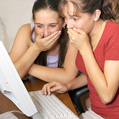 Girls_on_Computer