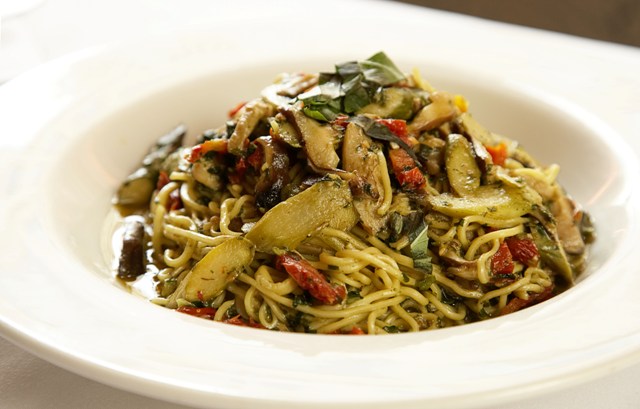 freds-spaghetti-with-shiitake-mushrooms-asparagus-sun-dried-tomatoes-pesto-sauce